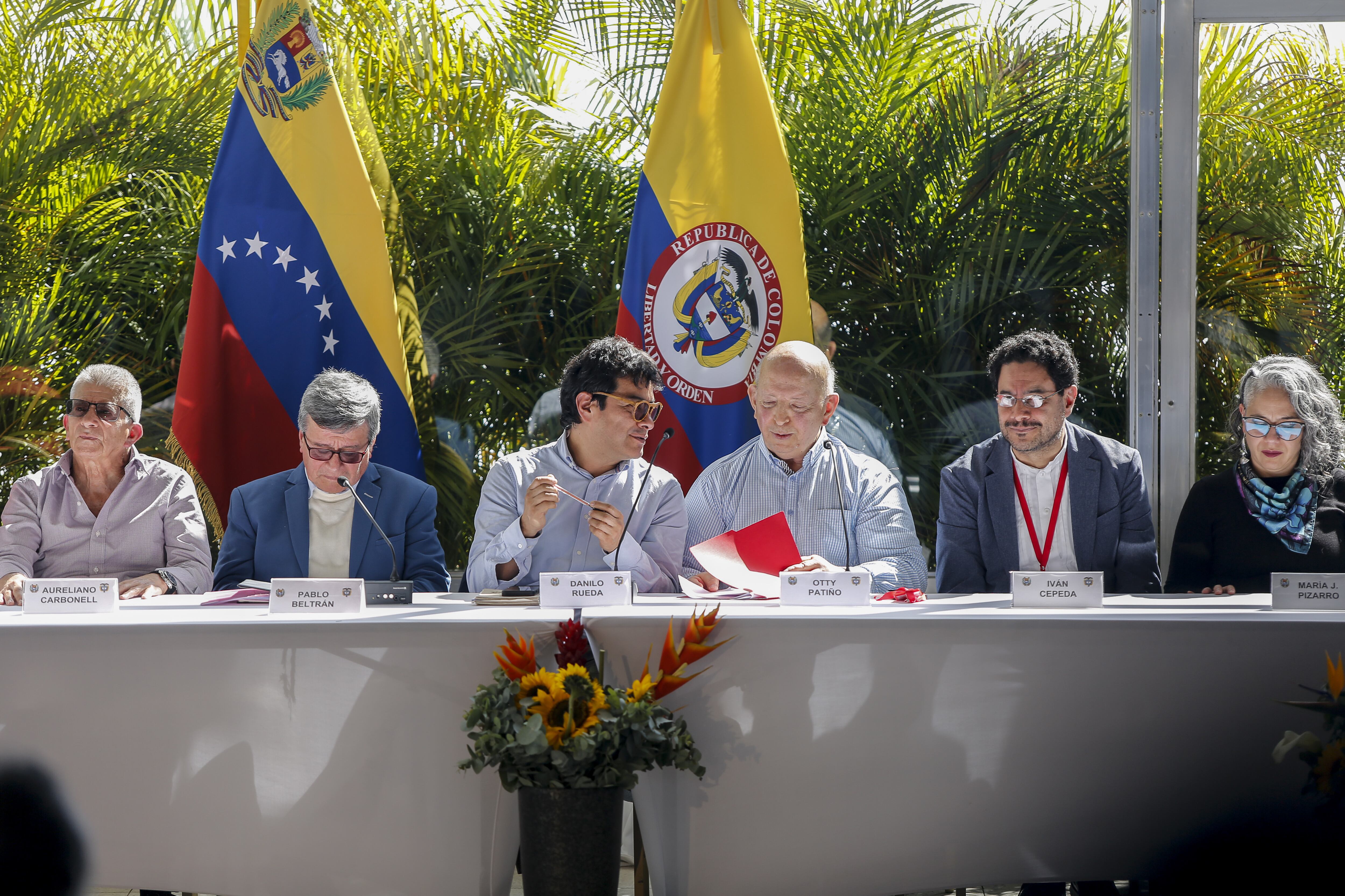Mesa de negociación entre ELN y Gobierno Nacional en Caracas, Venezuela..  Foto de Pedro Rances Mattey/Agencia Anadolu vía Getty Images.