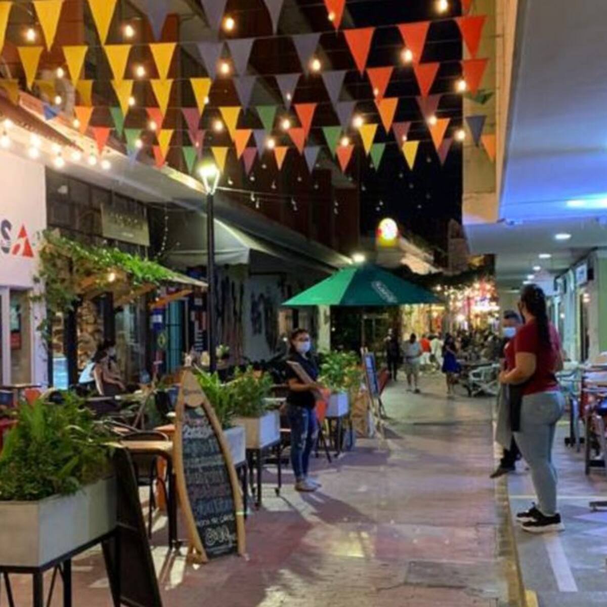Comercio nocturno en Santa Marta afectado por exigencia de carné de vacunación