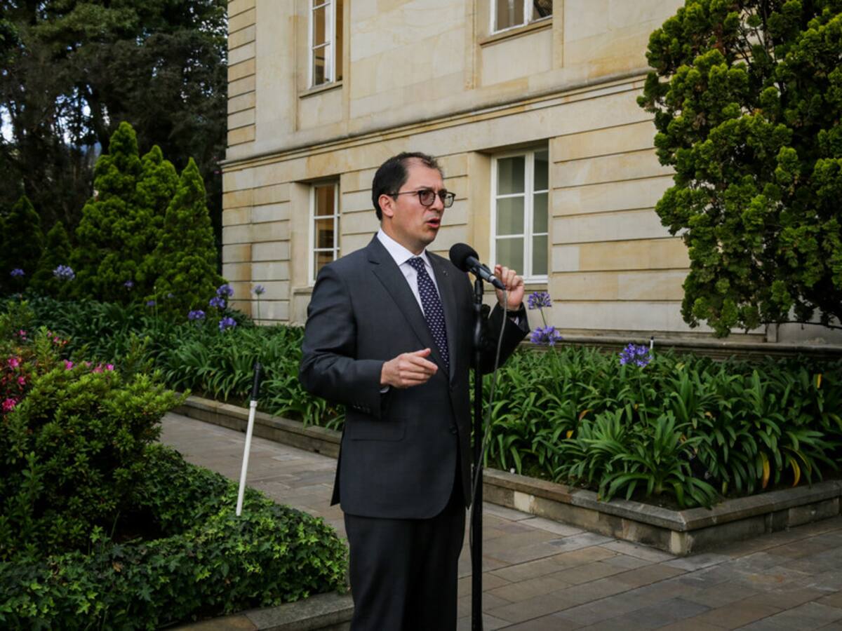 Fiscalía suspende órdenes de captura contra 19 disidentes de las Farc