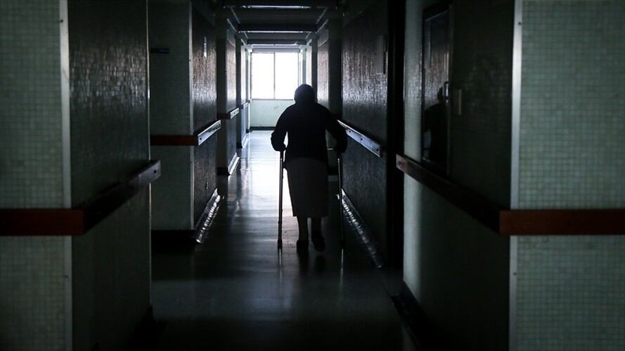 Según versiones preliminares, el agresor hurtó dinero y joyas que estaban en la habitación de la víctima. . Foto: Colprensa