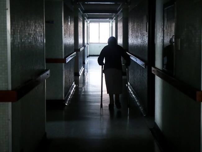 Según versiones preliminares, el agresor hurtó dinero y joyas que estaban en la habitación de la víctima. . Foto: Colprensa