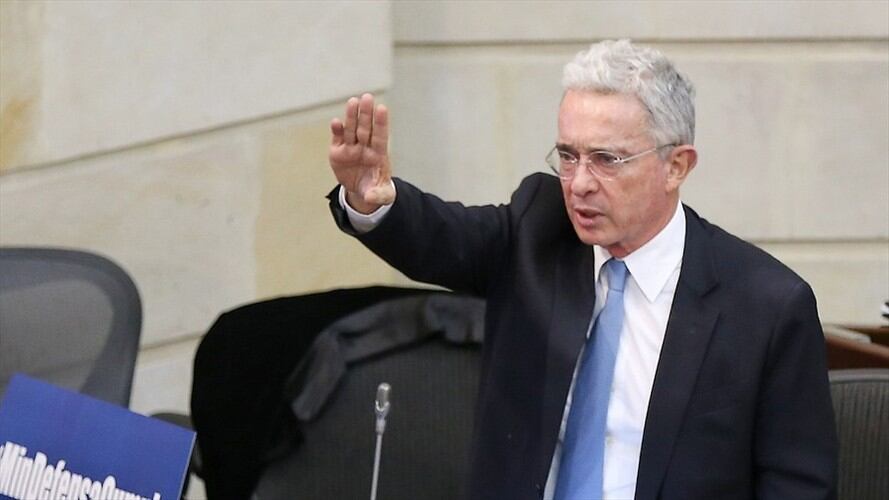 El derroche, politiquería y corrupción no son culpa de la ley 100: Álvaro Uribe. Foto: Colprensa