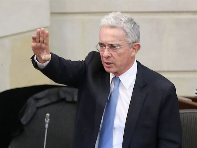 El derroche, politiquería y corrupción no son culpa de la ley 100: Álvaro Uribe. Foto: Colprensa