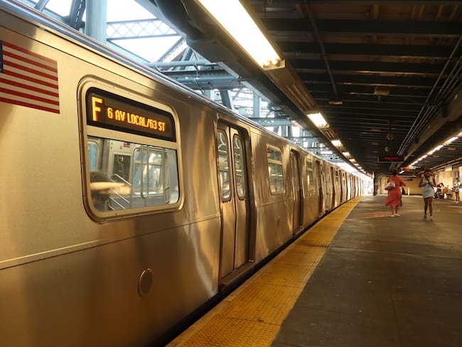 Tiroteo en el metro de Nueva York dejó varios heridos, según medios locales