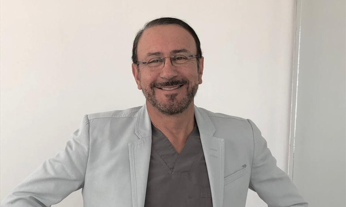 El doctor Luis Pavajeau, cirujano plástico experto en Explantacion de prótesis mamarias. Foto: Cortesía del doctor Luis Pavajeau.