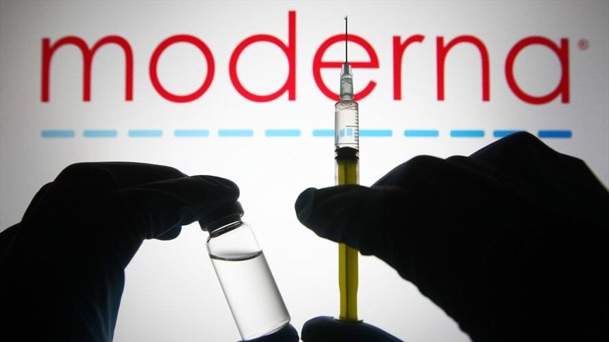 El Gobierno Nacional confirmó que el próximo domingo 25 de julio llegarán a Colombia las 3.5 millones de vacunas de la farmacéutica Moderna. Foto: Getty Images / PAVLO GONCHAR