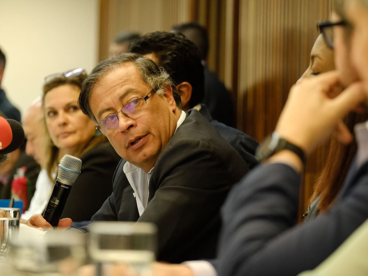 Gustavo Petro plantea reforma para que las armas no estén en manos de civiles