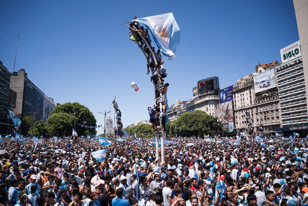 Hinchas argentinos. Diciembre de 2022 en Buenos Aires. Foto: Diego Radames/Anadolu Agency via Getty Images.