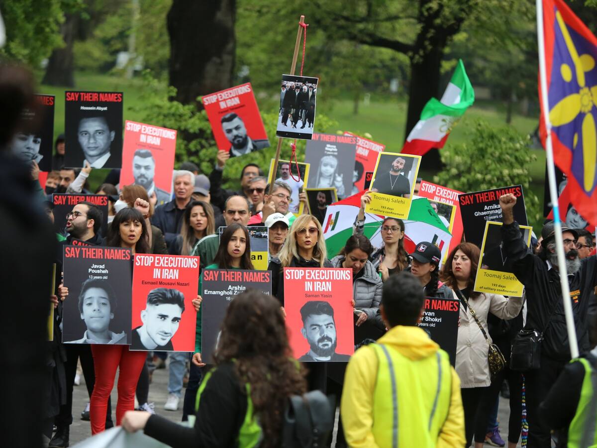 Los iraníes vuelven a protestar en las calles tras ejecución de tres manifestantes