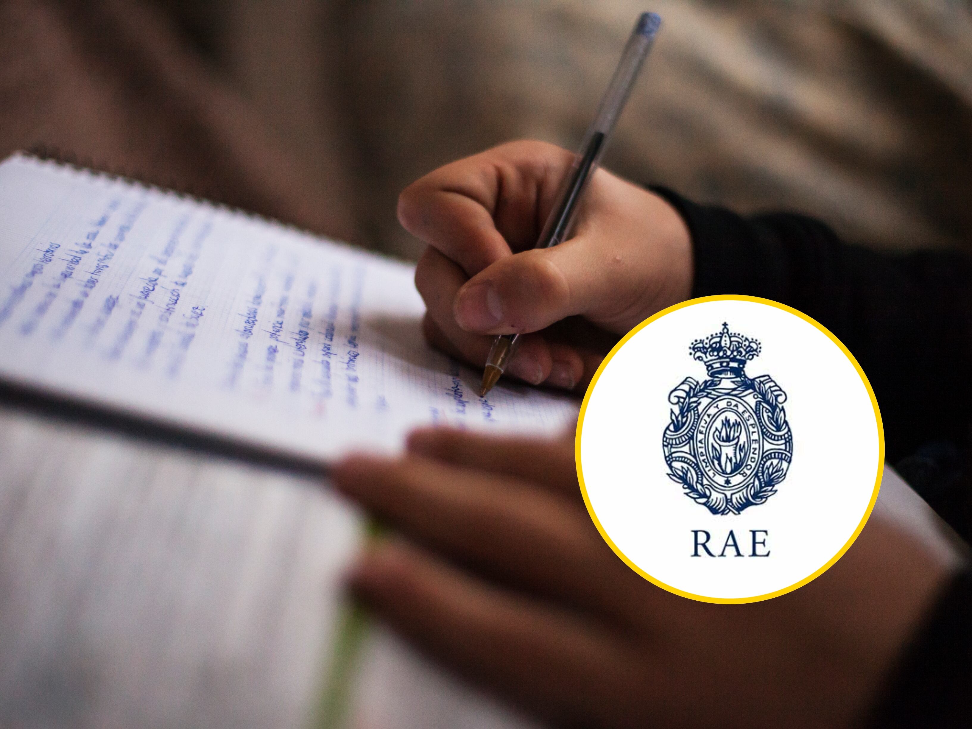 Referencia de escritura y logo de la RAE. Foto: Juana Mari Moya vía Getty Images y RAE.  