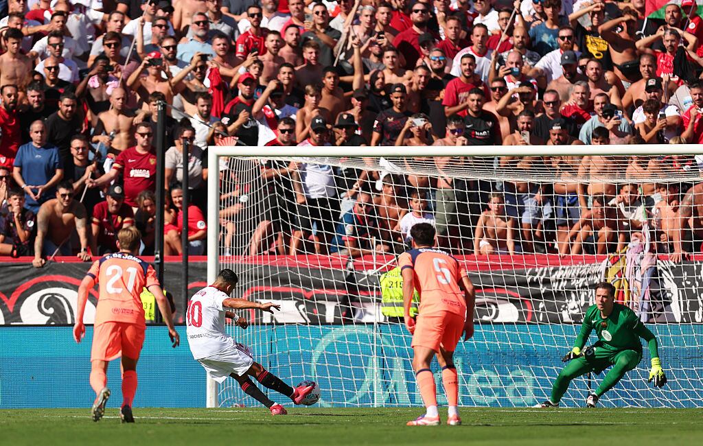 Sevilla FC y FC Barcelona. Foto: Fran Santiago / Getty Images