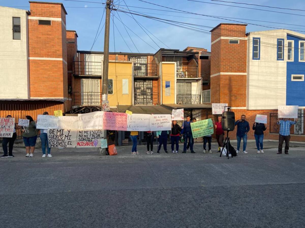 Caso de acoso en Dosquebradas: padres denuncian que el colegio no activó ruta fucsia