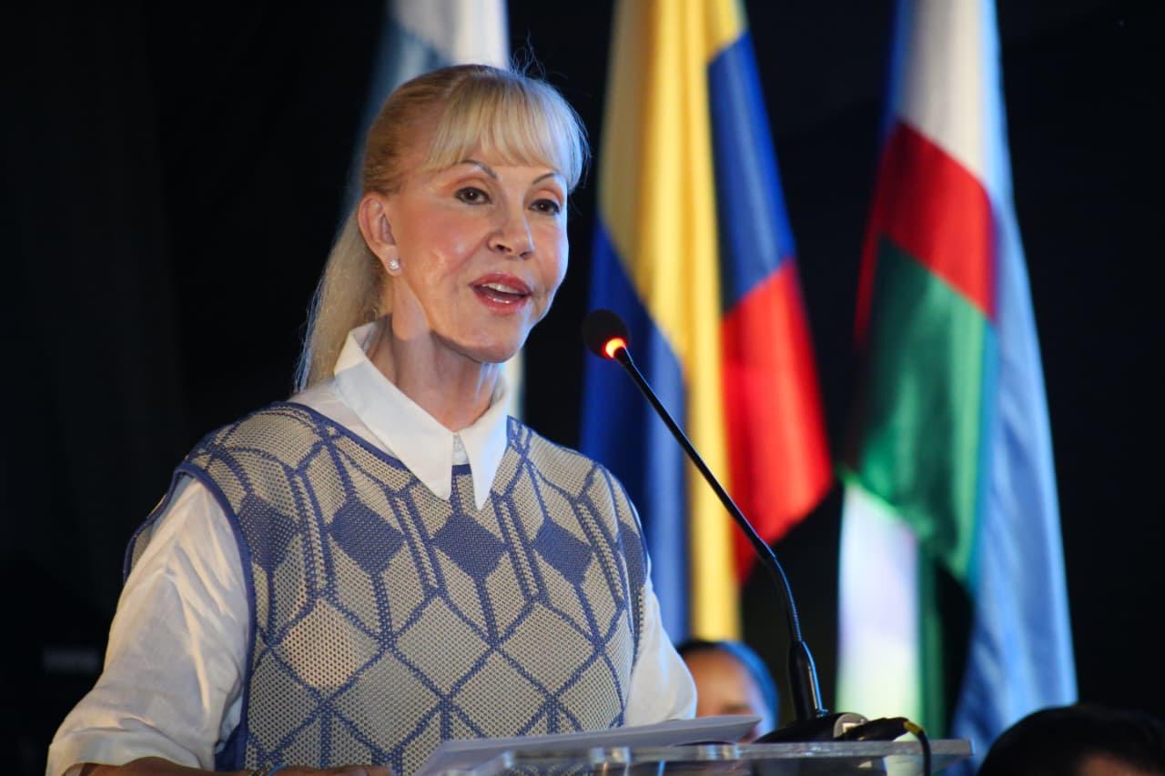 La mandataria pidió instalar mesas de trabajo inmediatas para evitar que los usuarios sigan enfrentando retrasos o interrupciones. Foto: Gobernación del Valle.