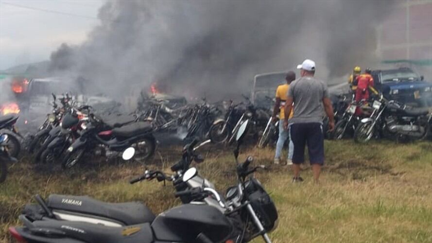 La emergencia se produjo inicialmente por un gigantesco incendio forestal que rápidamente se propagó. Foto: Cortesía Contacto TV