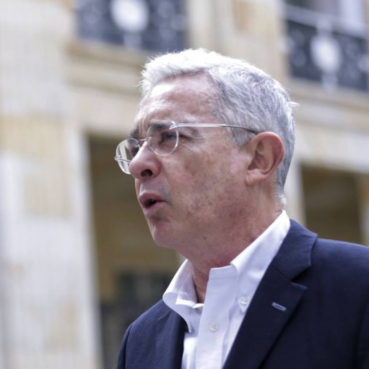 Piden a la Fiscalía llamar a Álvaro Uribe a indagatoria por vínculos con paramilitar