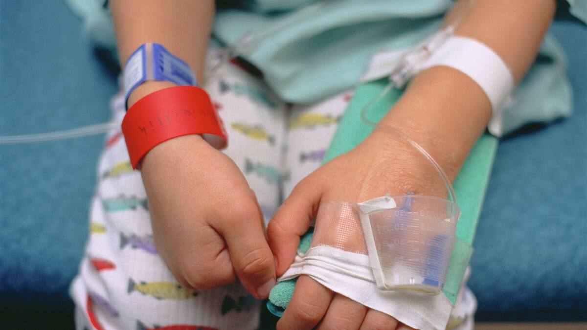 Niño de tres años permanece en una clínica de Medellín luego de ser golpeado por su padres