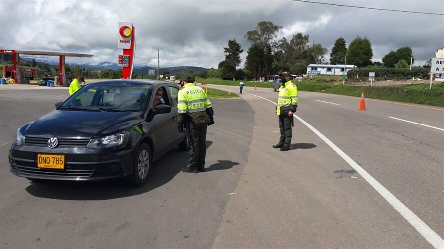 Además de golpes y machetazos, los uniformados han denunciado, en medio de la pandemia, escupitajos, empujones y agresiones verbales.  . Foto: Metun