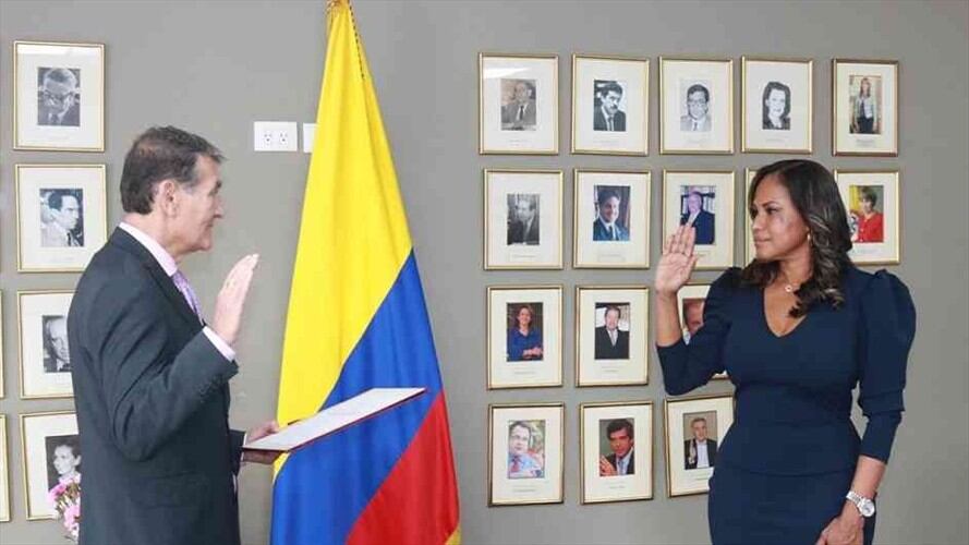 Ministro del Trabajo, Ángel Custodio Cabrera Báez, posesionó a Ligia Stella Cháves Ortiz. Foto: Captura de pantalla