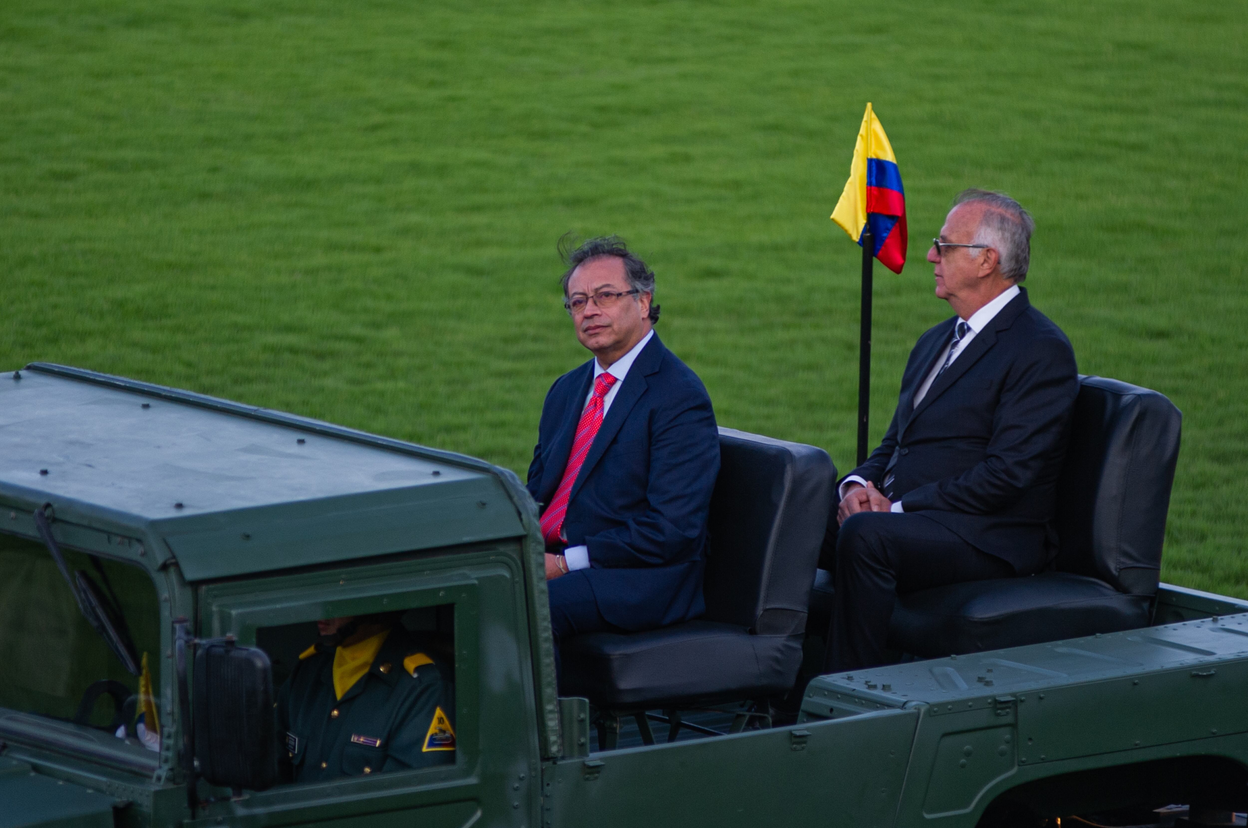 El presidente de Colombi, Gustavo Petro y el ministro de Defensa, Iván Velásquez.