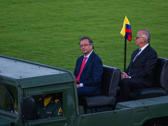 El presidente de Colombi, Gustavo Petro y el ministro de Defensa, Iván Velásquez.