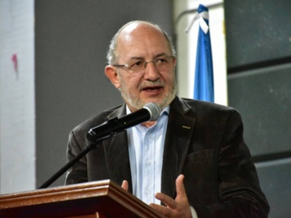 Alejandro Álvarez, rector de la U. Pedagógica, será viceministro de Educación Superior