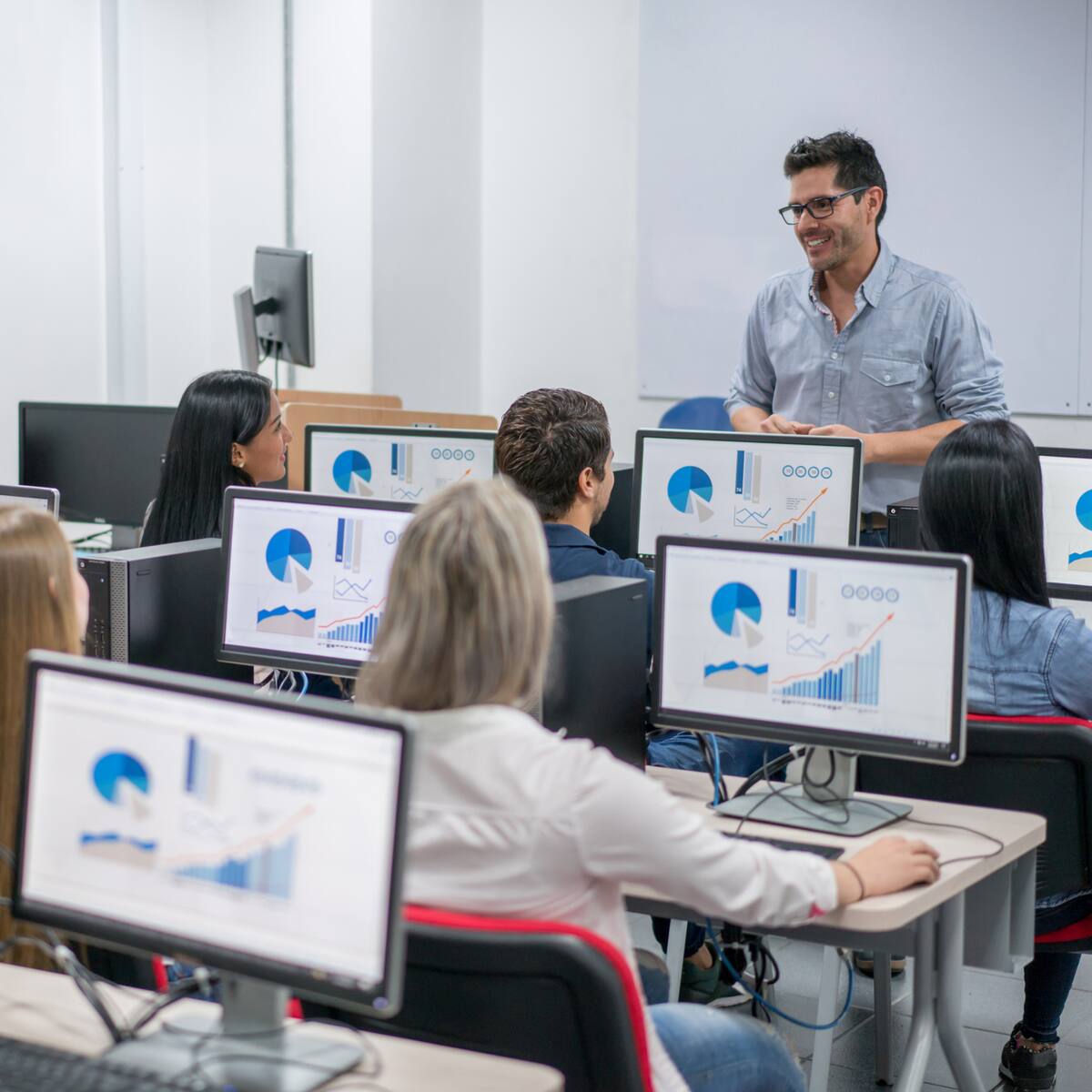 Ofertas laborales para profesores universitarios: requisitos y salarios que ofrecen