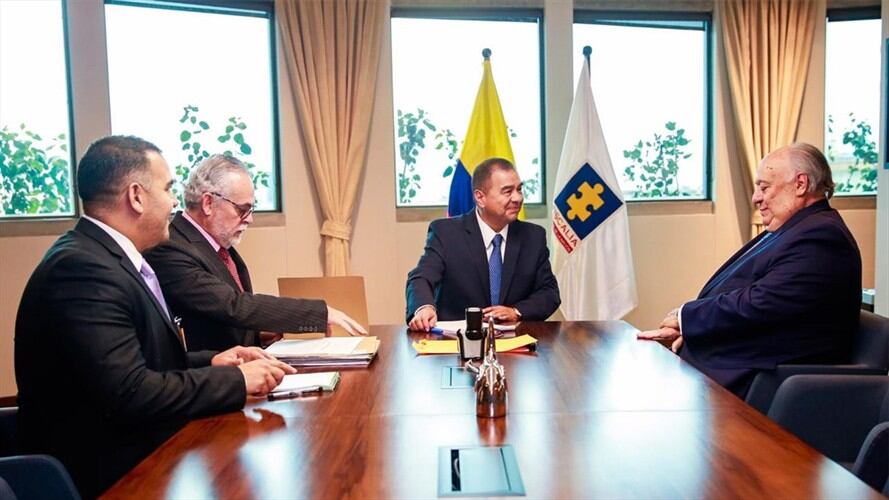 Encuentro del embajhador encargado de Venezuela y el fiscal de Colombia. Foto: