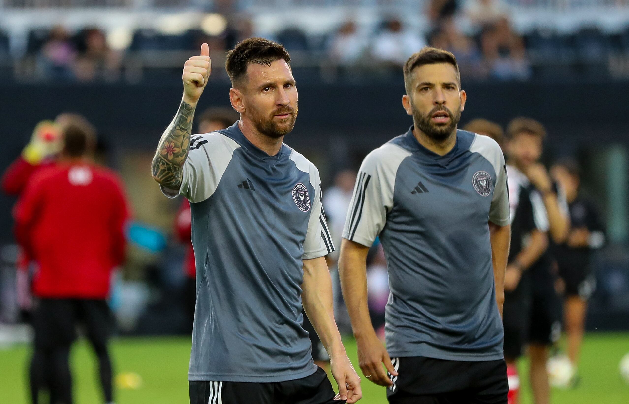 Lionel Messi y Jordi Alba entrenando para un encuentro del Inter de Miami en mayo de 2024. FOTO: Chris Arjoon via Getty Images