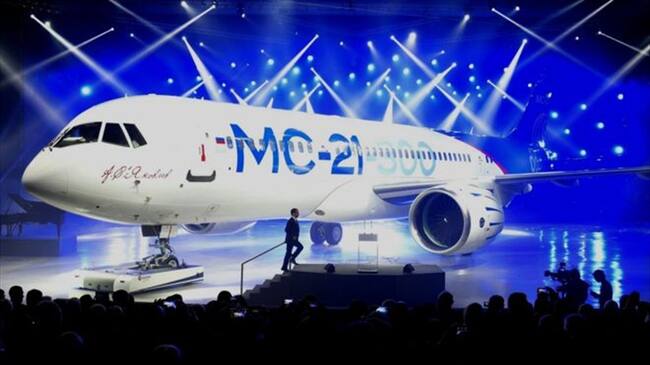El MC-21 cubrirá distancias de 6.000 km y tiene capacidad para 211 pasajeros. Foto: AP / BBC Mundo.