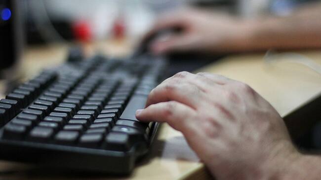 No se entiende por qué si en Colombia existen 35 empresas realizadoras de software, el Ministerio de las TIC pretende se utilice uno que requiere de nueve licencias diferentes. Foto: Getty Images