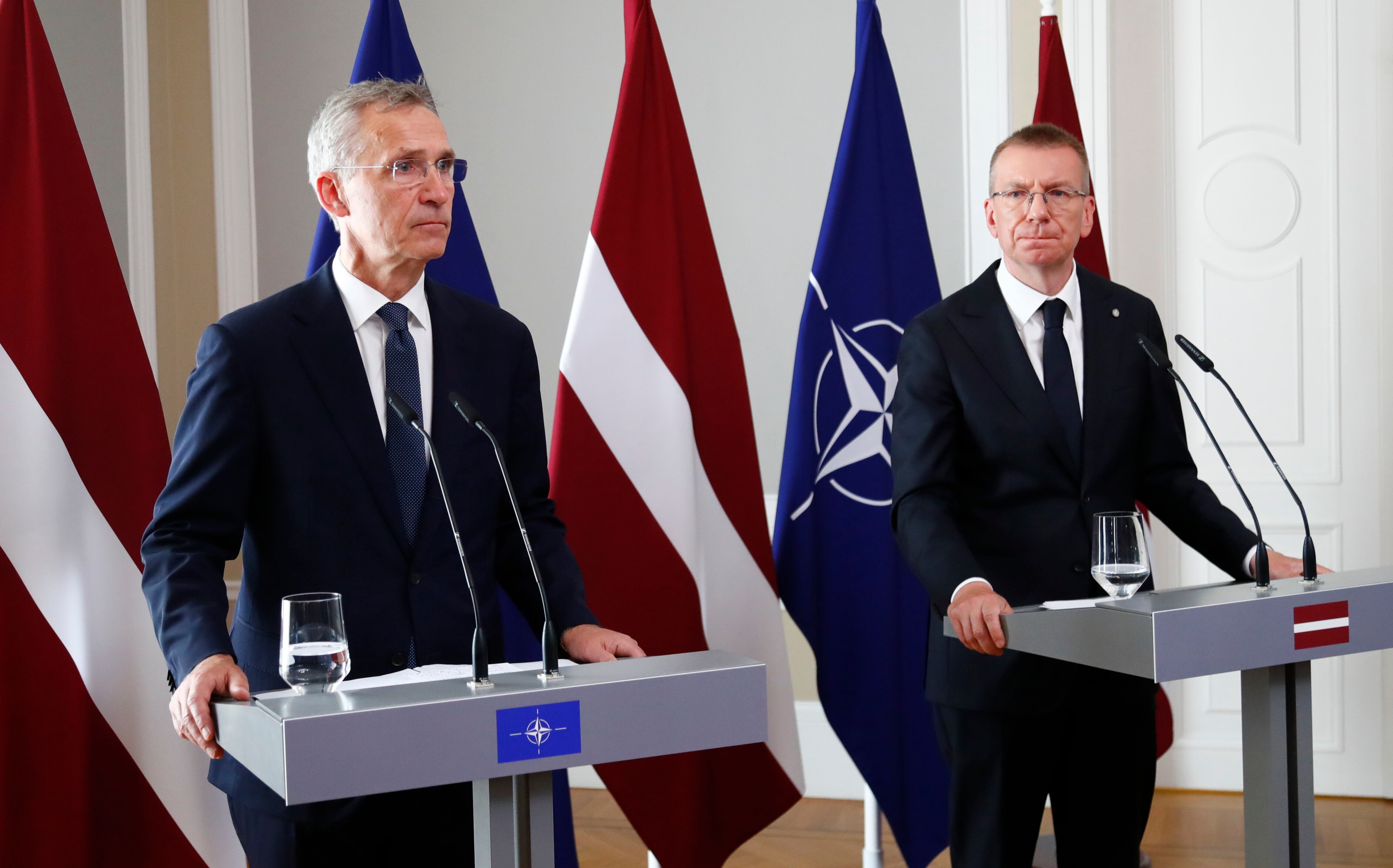 Secretario General de la OTAN, Jens Stoltenberg, y presidente de Letonia, Edgars Rinkēvičs. Foto: EFE/EPA/TOMS KALNINS