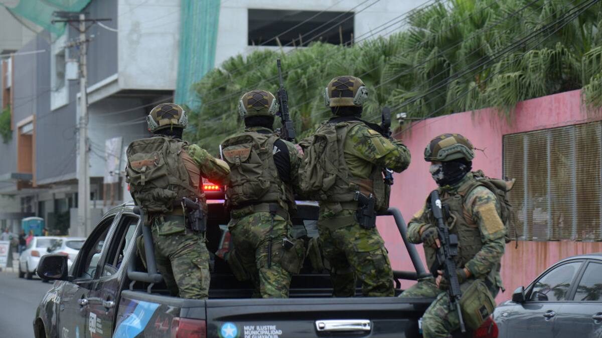 “Tenemos que enfrentar con toda la fuerza del Estado”: exministro por violencia en Ecuador