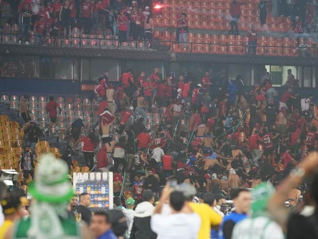 Tras desmanes en Medellín, Gobierno advierte a Dimayor que liga no puede empezar sin antes reunirse