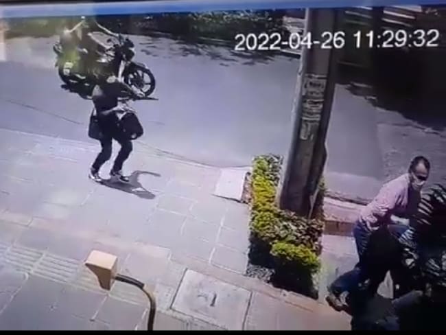 Tres motociclistas acorralaron y robaron a un señor en Bucaramanga. Foto: Cortesía a Melissa Múnera