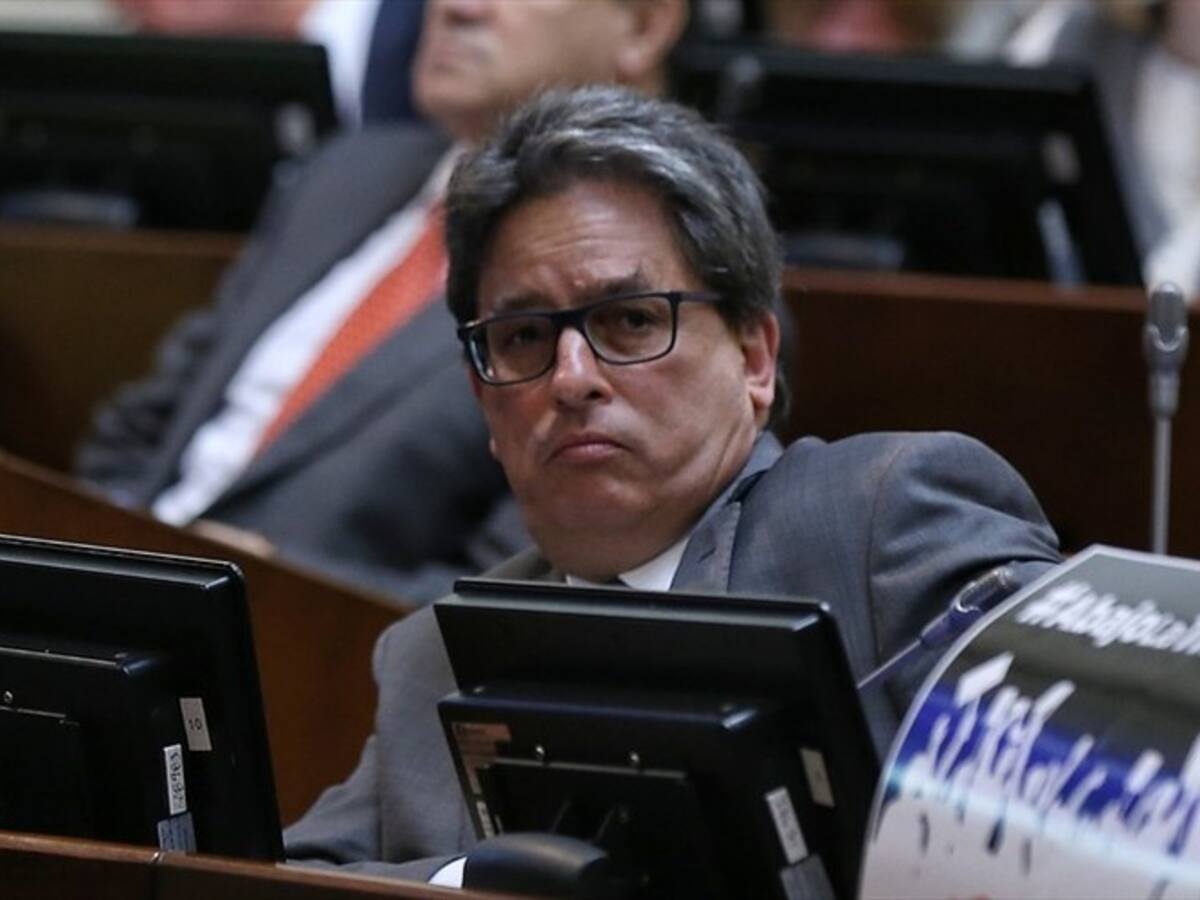 "Tenemos caja que nos alcanza para seis semanas": Minhacienda