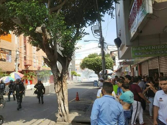 Cúcuta: varios lesionados dejó enfrentamientos entre comerciantes y el Esmad. Foto: Cortesía Eduardo Galeano