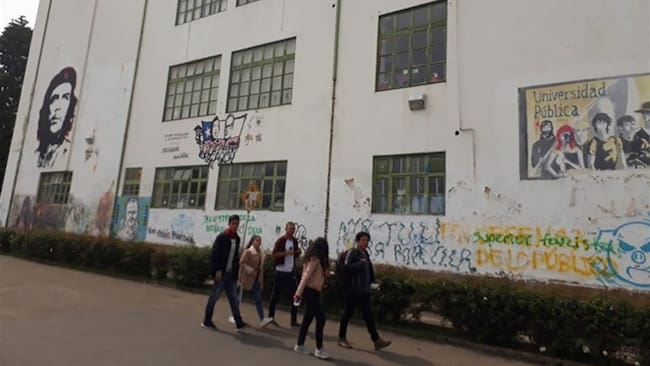 Hay personas que llevaban 18 años trabajando en el claustro educativo y se están enfermando por esa decisión de la empresa contratista.. Foto: W