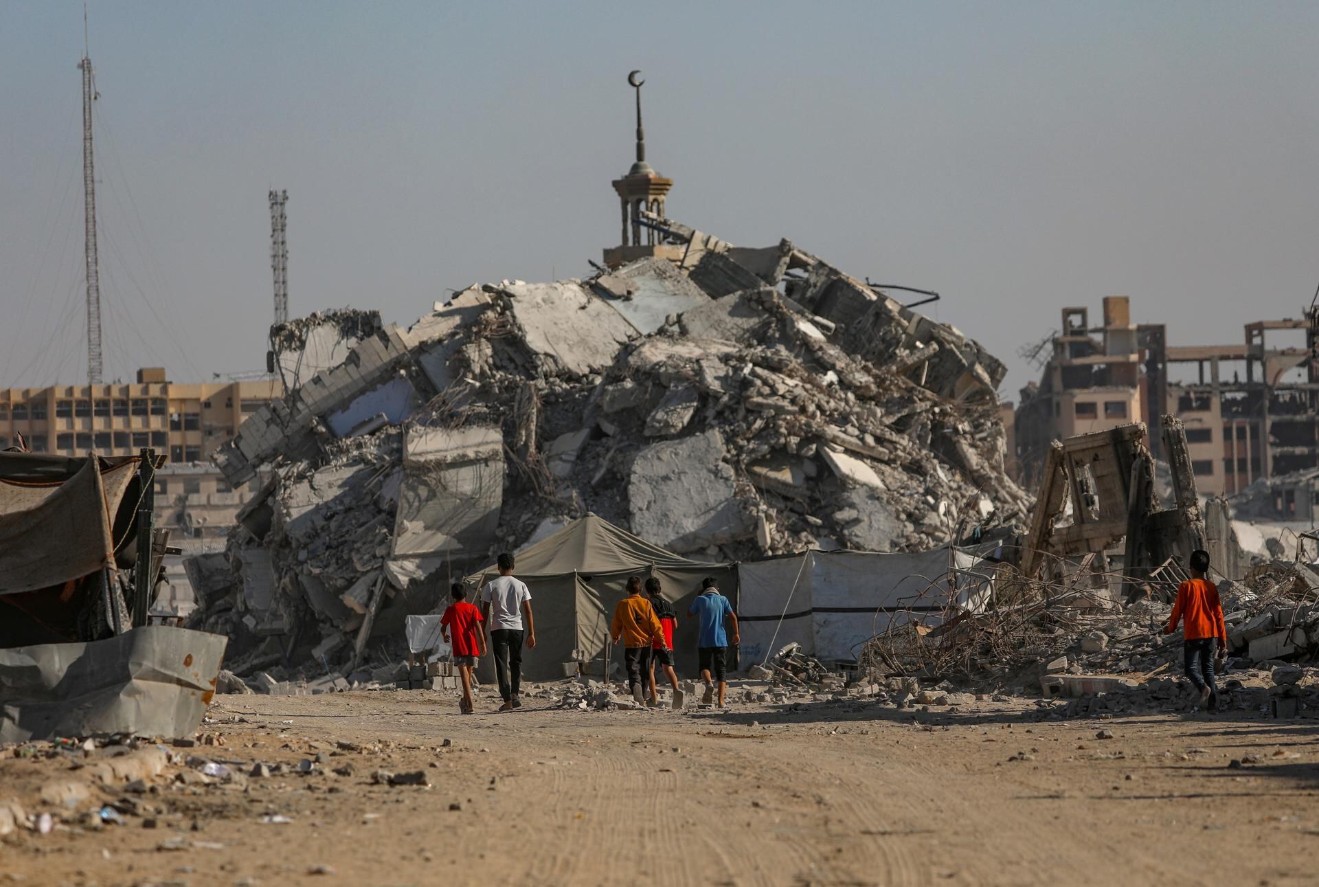 Bombardeos israelíes dejaron al menos 31 muertos en Gaza, entre ellos nueve niños y seis mujeres. Foto: EFE/EPA/MOHAMMED SABER.