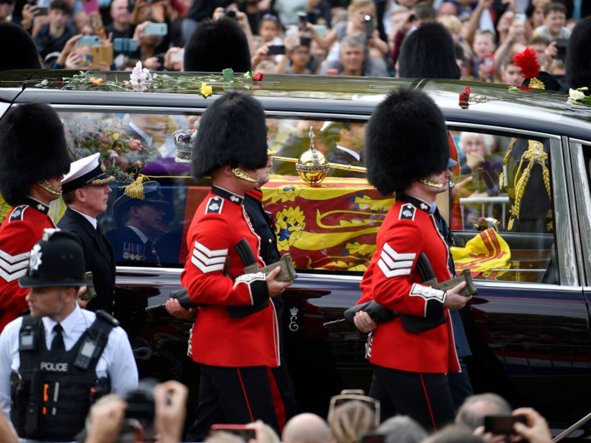 Isabel II es enterrada junto al duque de Edimburgo en Windsor
