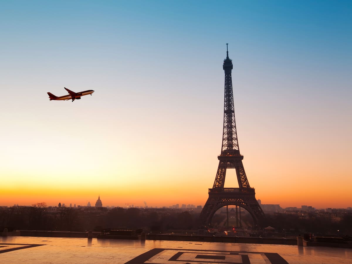 Cancelan el 40% de los vuelos en París de este viernes 4 de julio por una huelga de controladores