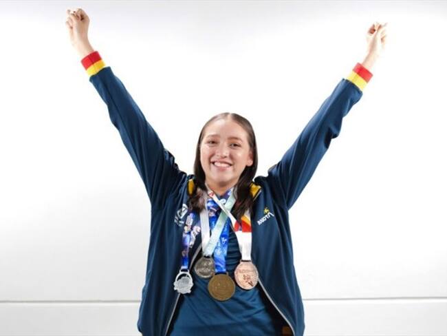 Maria Carolina Rodríguez, nadadora paralímpica, contó en W Fin de Semana su historia de vida y cómo llegó a ser princesa de Disney.. Foto: Tomada de la página https://www.disneytvpresspack.com/