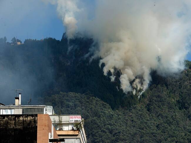 ¿Podrían verse afectadas las transmisiones de emisoras por incendio en el cerro El Cable?