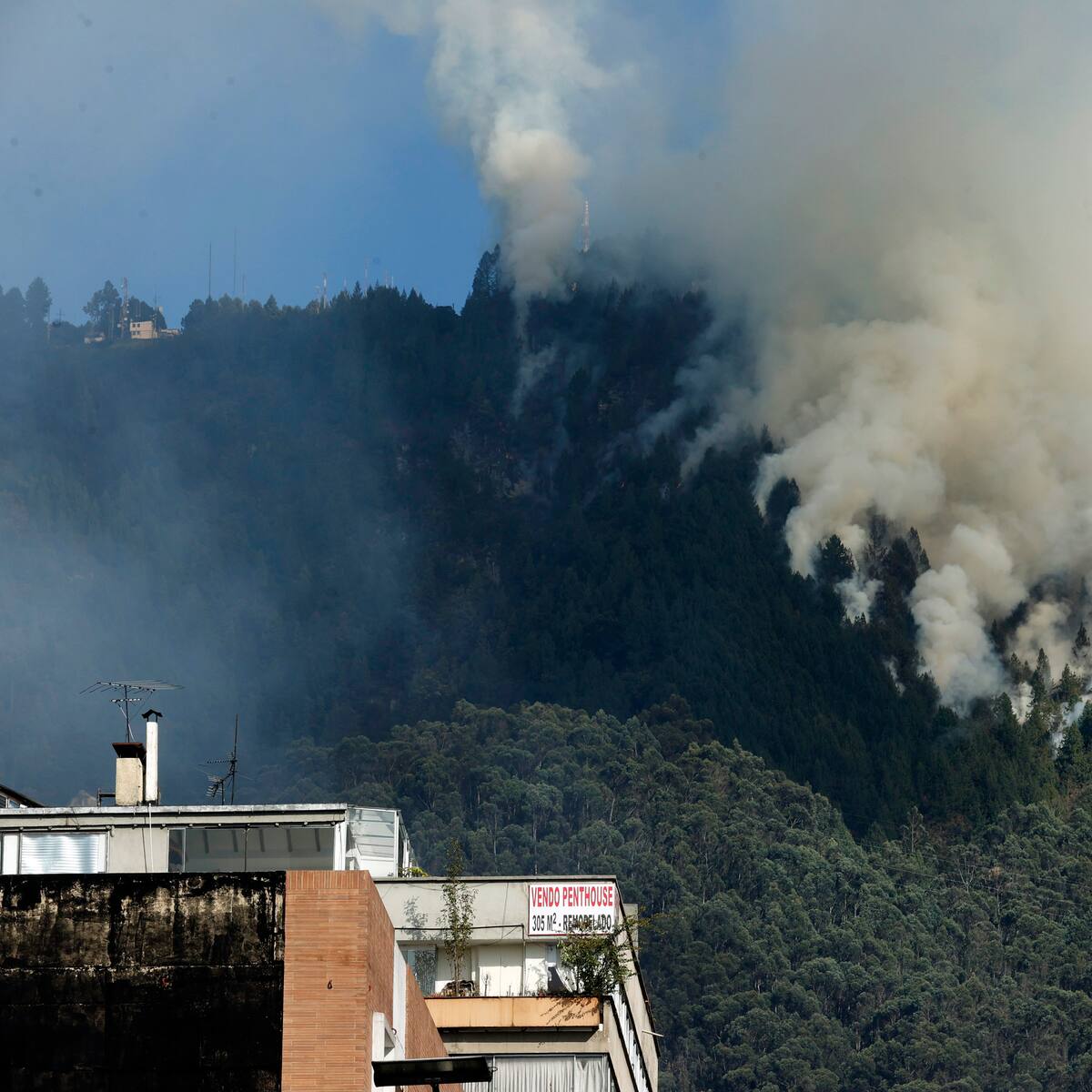 ¿Podrían verse afectadas las transmisiones de emisoras por incendio en el cerro El Cable?