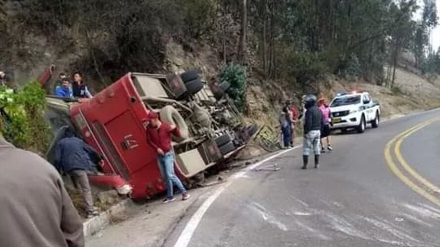 Las primeras versiones señalan que se trataría de la pérdida de frenos del autobús. Foto: Suministrada por la comunidad