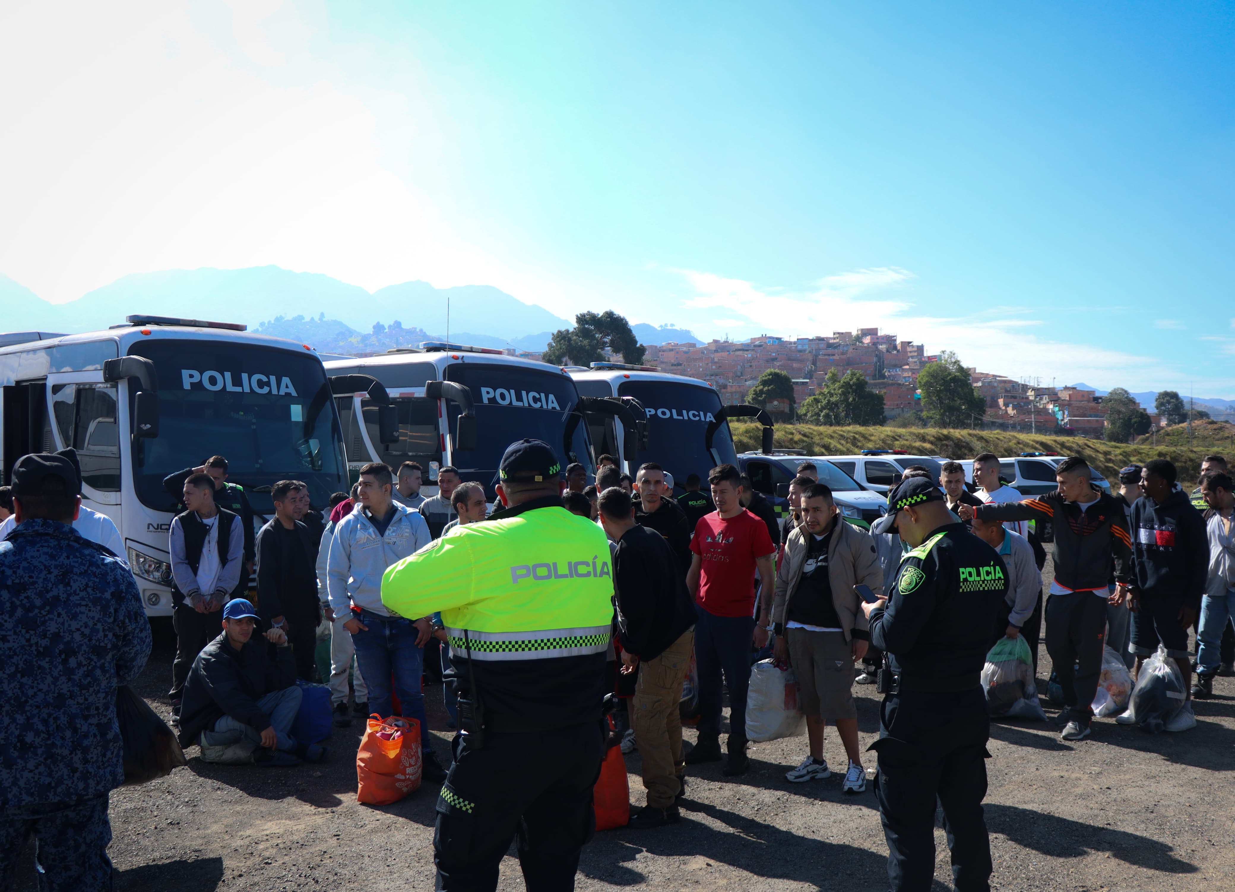 Inpec trasladó 3.312 reclusos que permanecían en estaciones de policía y URI del país.