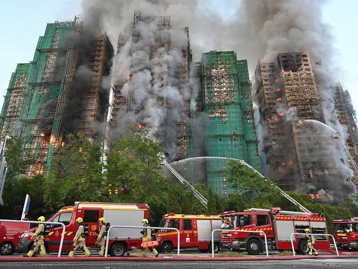 Aumentan a 55 los muertos y 279 desaparecidos en el peor incendio de Hong Kong en 30 años