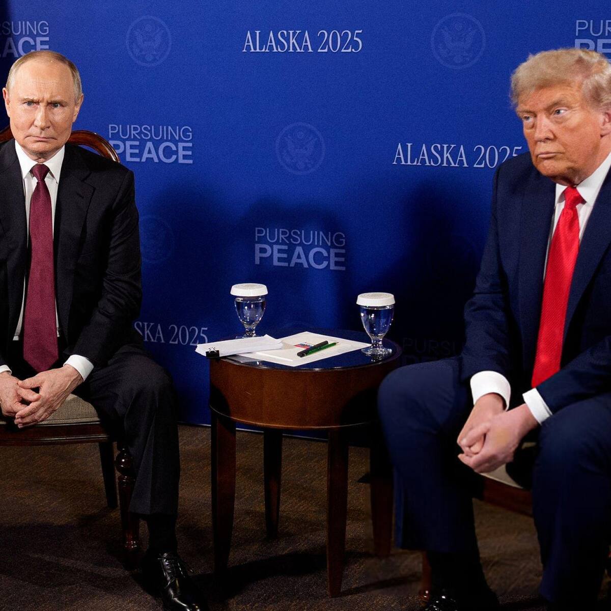 Trump y Putin comenzaron su reunión acompañados de sus delegaciones a puerta cerrada