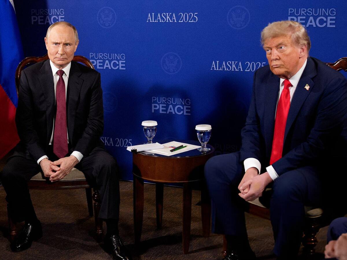 Trump y Putin comenzaron su reunión acompañados de sus delegaciones a puerta cerrada