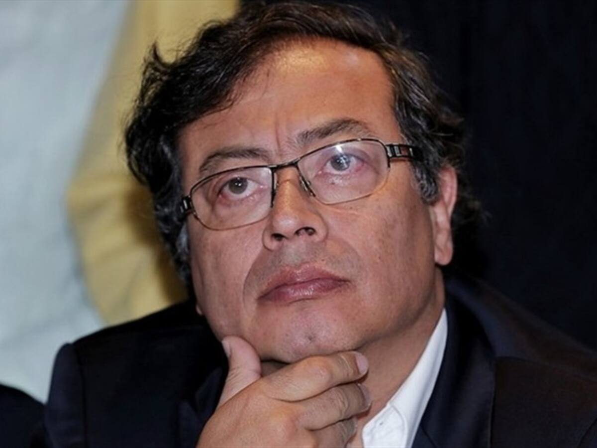 Petro acusó a abogado de Uribe de presionar a narcos para que declaren en su contra