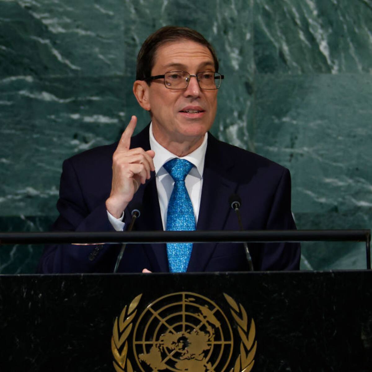 Hombre lanza dos bombas molotov contra embajada de Cuba en EE.UU., denuncia canciller